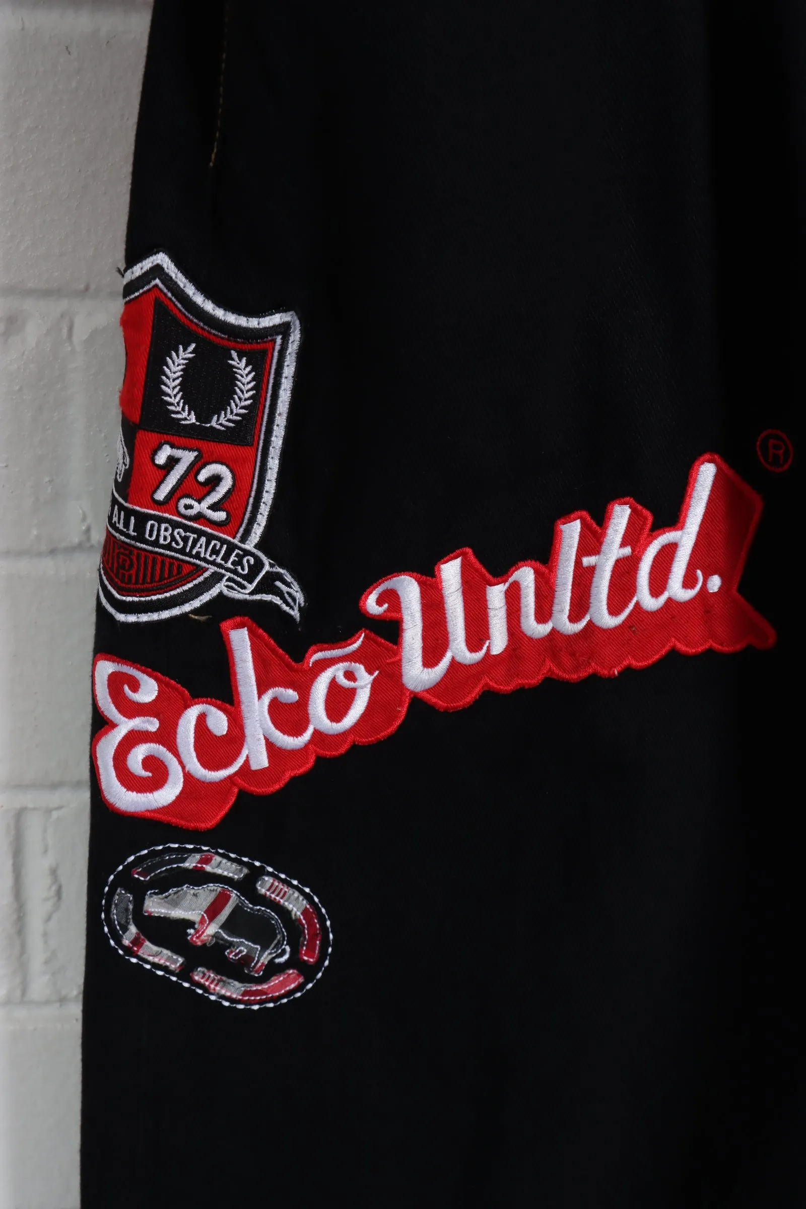 Ecko Unltd Embroidered Red & Black Badge Jeans (40)